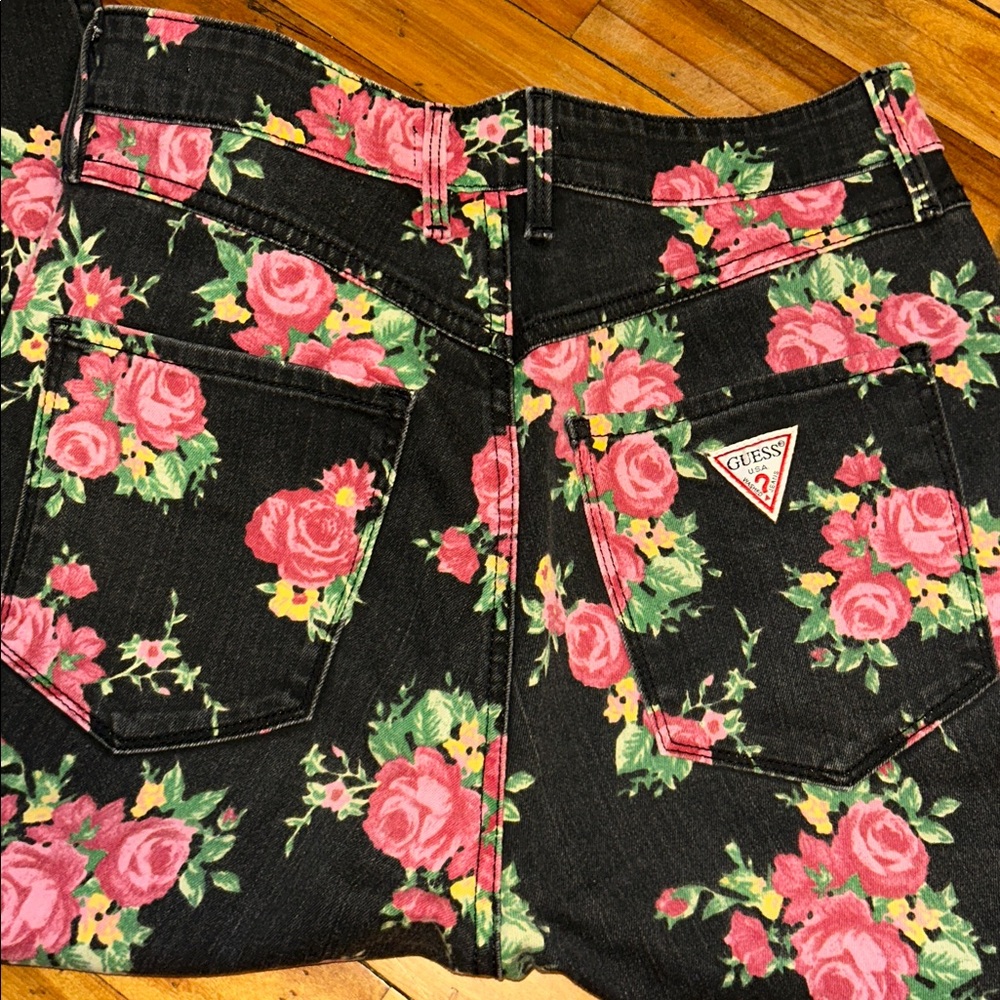 Vintage Guess jeans 🌺🌸 - Picture 4 of 9